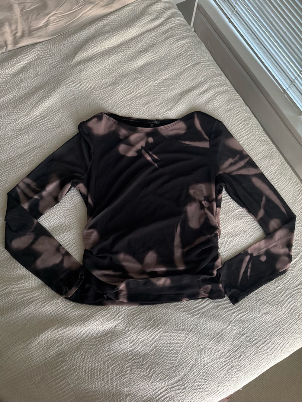 Dynamite Long Sleeve Women's Top - Black and Mauve